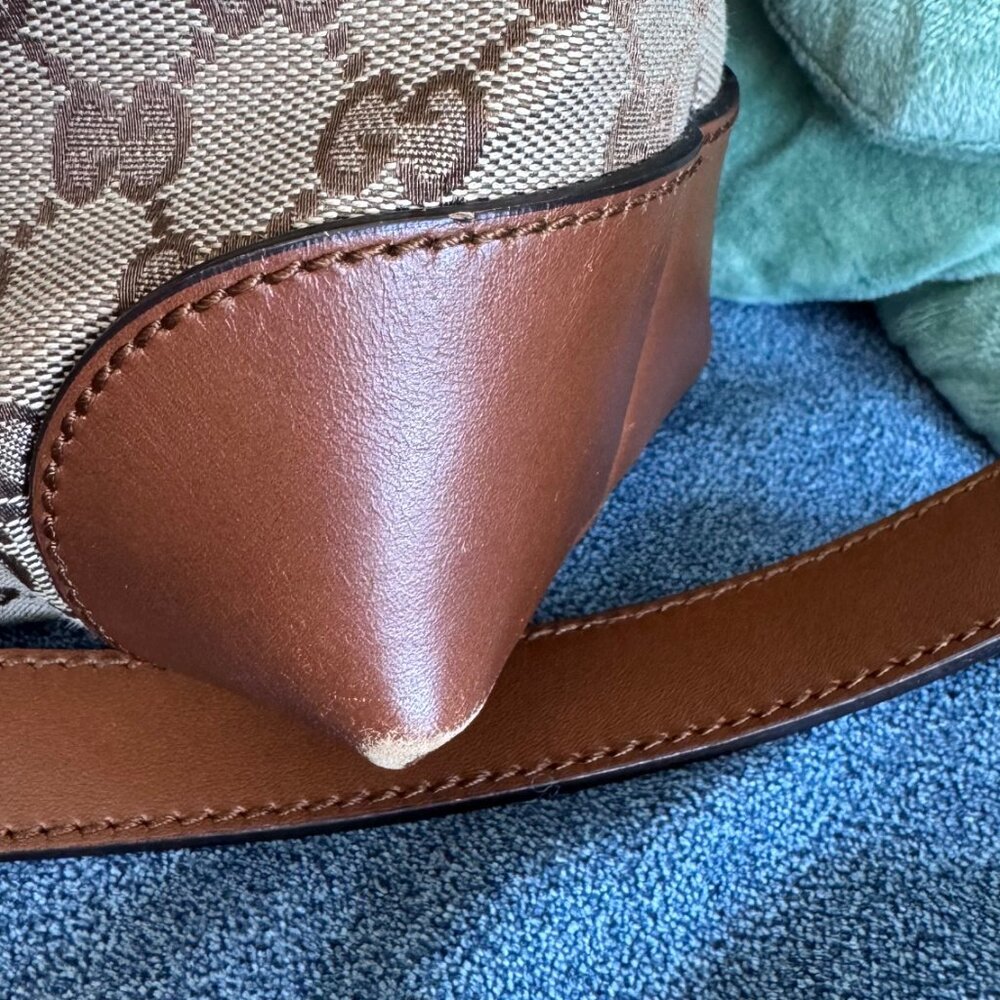 Great GG Canvas Messenger Bag! - Picture 6 of 10
